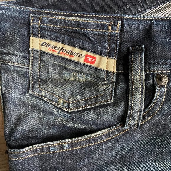 Diesel Women's Slim Mid-Ankle Jeans Size 28 Premium - Picture 3 of 9